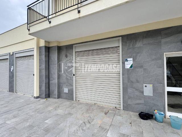 Locale Commerciale in vendita a Cellamare, Bari