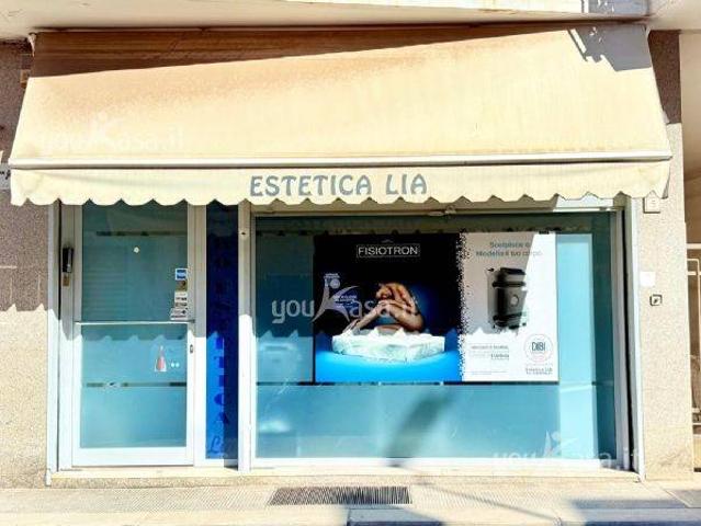 Locale Commerciale in vendita a Puglia, Bari