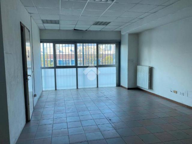 Locale Commerciale in vendita a Cellatica, Lombardia