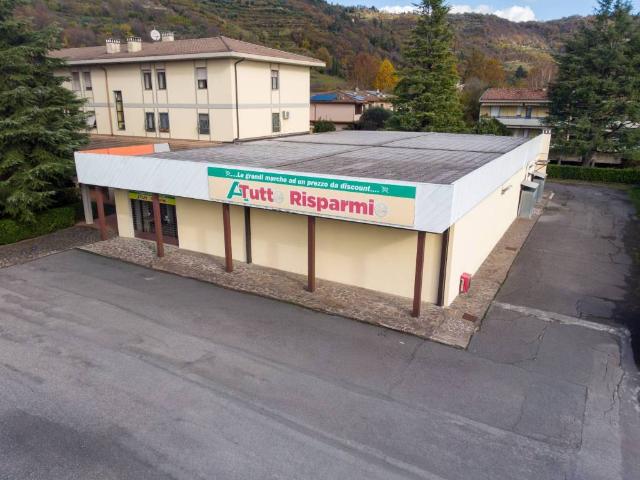 Locale Commerciale in vendita a Cellatica, Lombardia