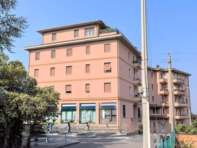Locale Commerciale in vendita a Cellatica, Lombardia
