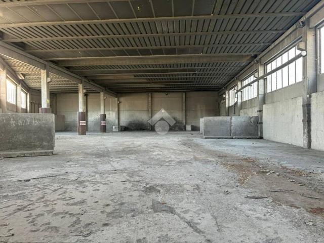Locale Commerciale in vendita a Cellatica, Lombardia