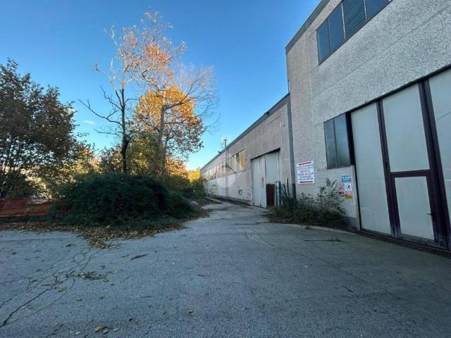 Locale Commerciale in vendita a Cellatica, Lombardia