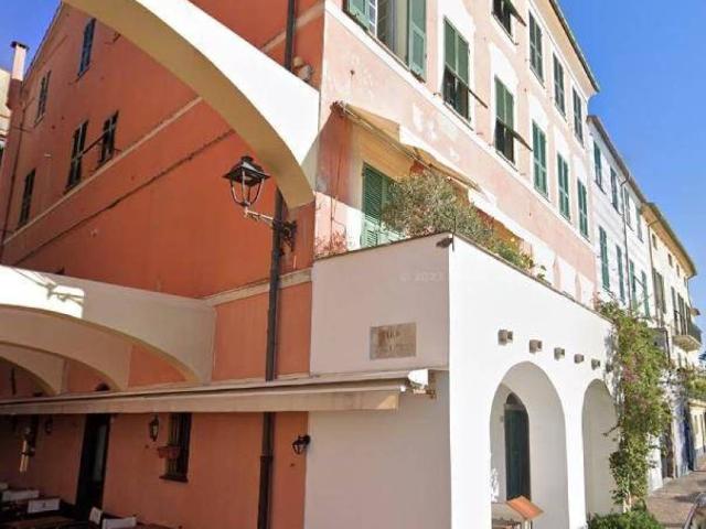 Locale Commerciale in vendita a Pozzuolo Alto, Celle Ligure