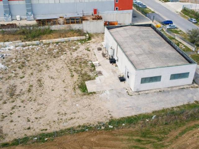 Locale Commerciale in vendita a Cellino Attanasio, Abruzzo