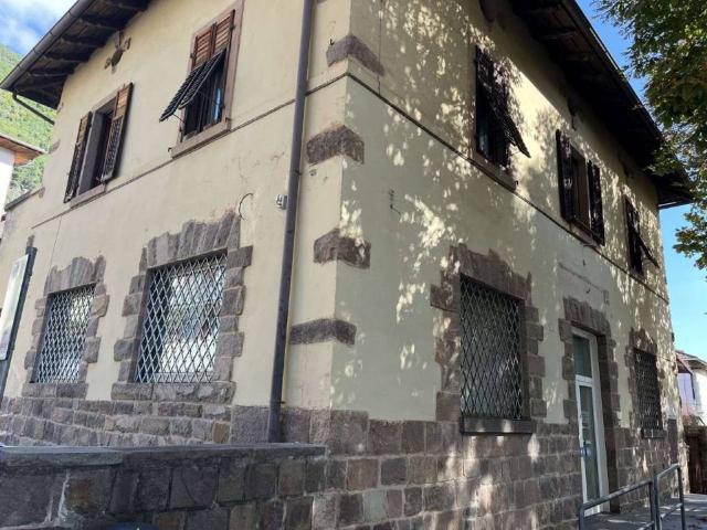 Locale Commerciale in vendita a Comunità della Valle di Cembra, Cembra