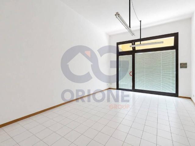 Locale Commerciale in vendita a Unione Alto Ferrarese, Cento