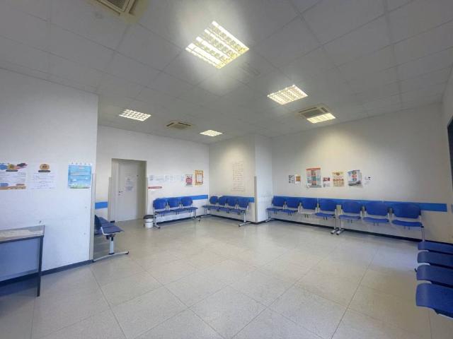 Locale Commerciale in vendita a Unione Alto Ferrarese, Cento
