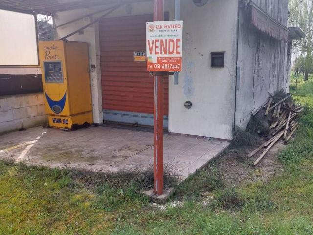 Locale Commerciale in vendita a Unione Alto Ferrarese, Cento