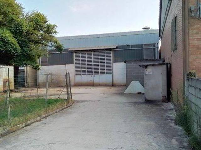 Locale Commerciale in vendita a Unione Alto Ferrarese, Cento