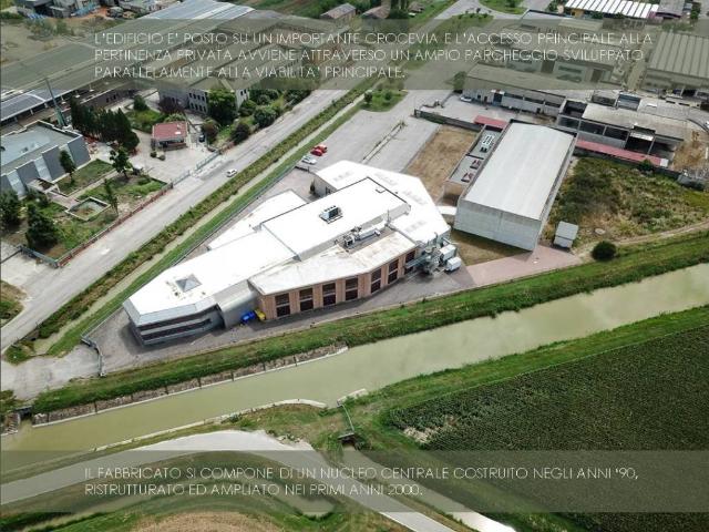 Locale Commerciale in vendita a Unione Alto Ferrarese, Cento