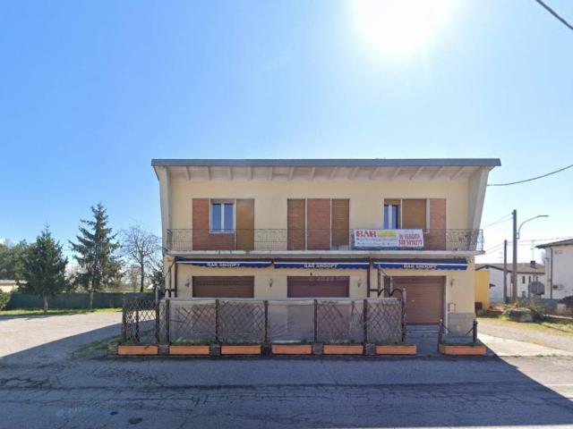Locale Commerciale in vendita a Unione Alto Ferrarese, Cento