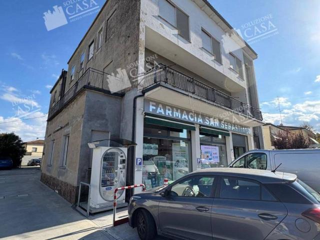 Locale Commerciale in vendita a Unione Alto Ferrarese, Cento