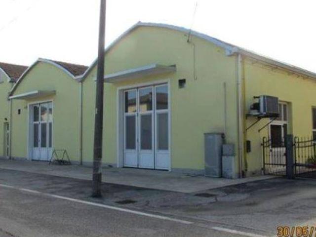 Locale Commerciale in vendita a Unione Alto Ferrarese, Cento