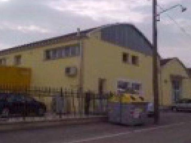 Locale Commerciale in vendita a Unione Alto Ferrarese, Cento