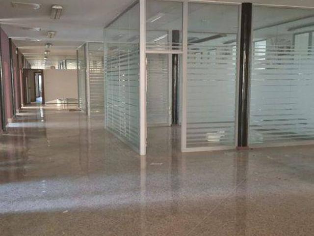 Locale Commerciale in vendita a Unione Alto Ferrarese, Cento