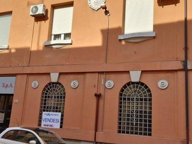 Locale Commerciale in vendita a Unione Alto Ferrarese, Cento