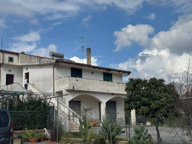 Locale Commerciale in vendita a Centola, Campania