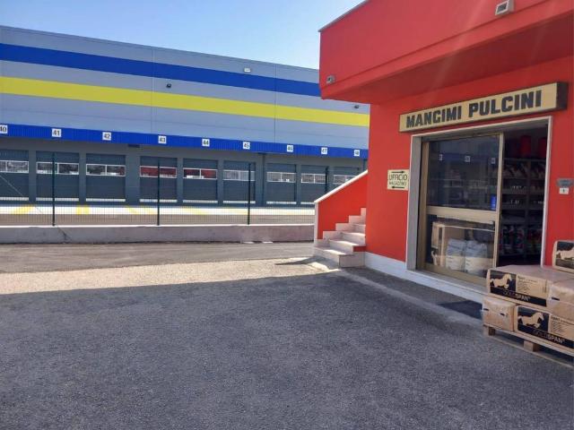 Locale Commerciale in vendita a Cepagatti, Abruzzo