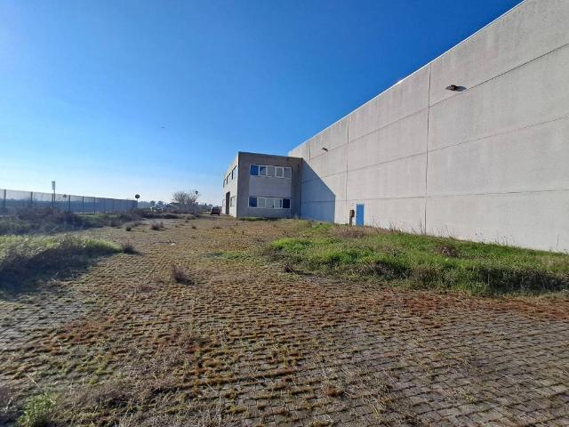 Locale Commerciale in vendita a Piemonte, Novara