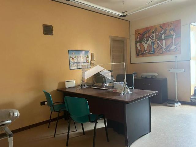 Locale Commerciale in vendita a Municipalità 6, Campania