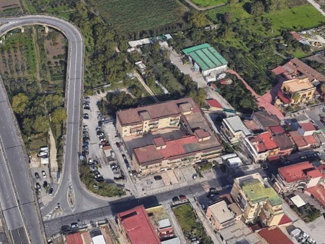 Locale Commerciale in vendita a Caravita, Cercola