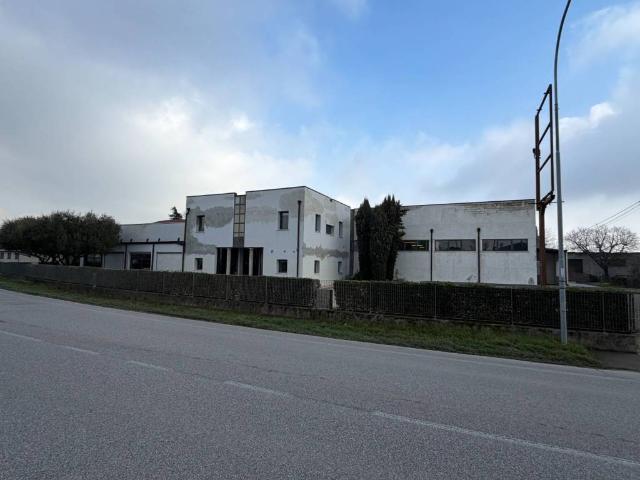 Locale Commerciale in vendita a San Vito, Cerea