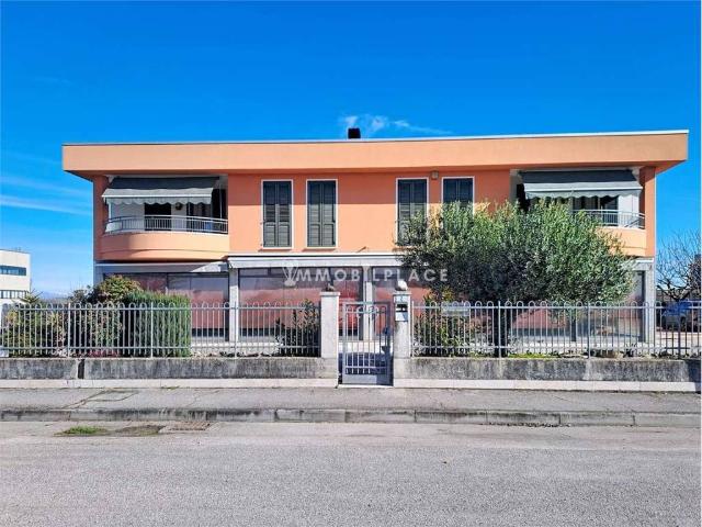 Villa Indipendente in vendita a Cerea, Veneto