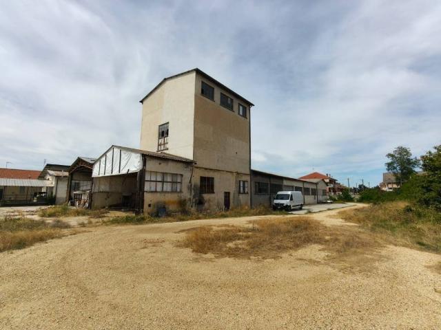 Locale Commerciale in vendita a Piemonte, Cuneo