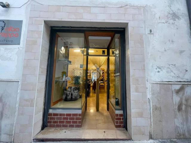 Locale Commerciale in vendita a Puglia, Foggia