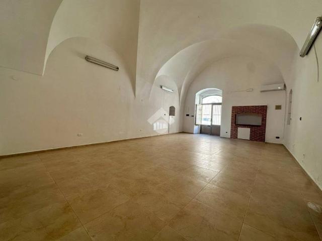 Locale Commerciale in vendita a Puglia, Foggia