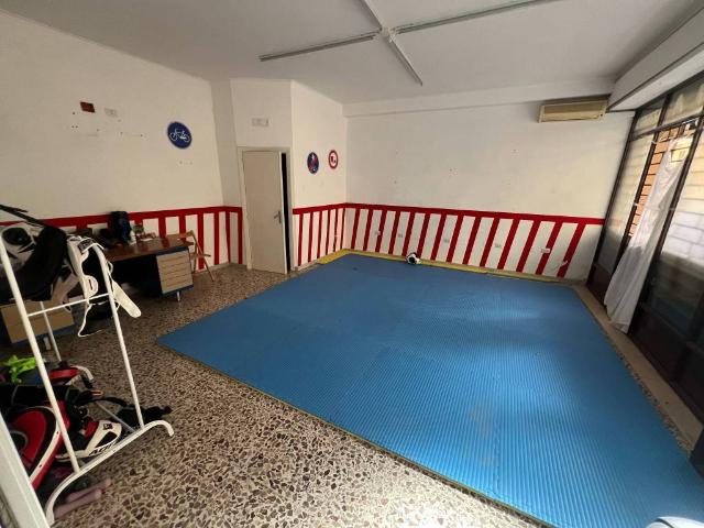 Locale Commerciale in vendita a Puglia, Foggia