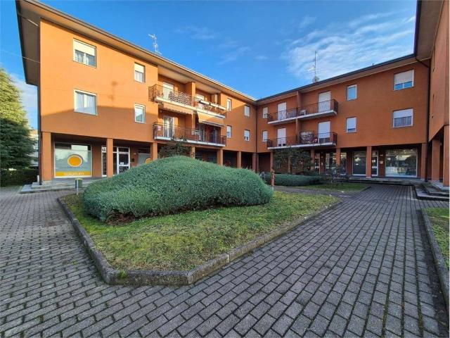 Locale Commerciale in vendita a Asnago di Cermenate, Cermenate