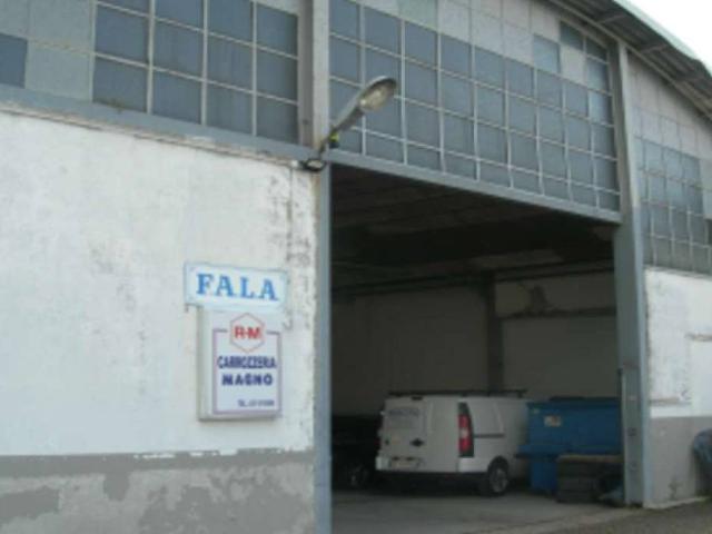 Locale Commerciale in vendita a Olzino, Cernobbio