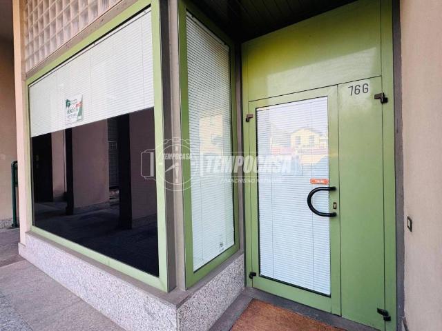 Locale Commerciale in vendita a Piazza Santo Stefano, Cernobbio