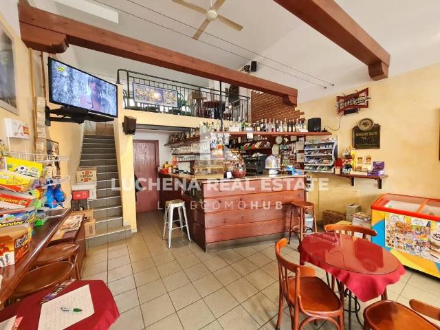 Locale Commerciale in vendita a Olzino, Cernobbio