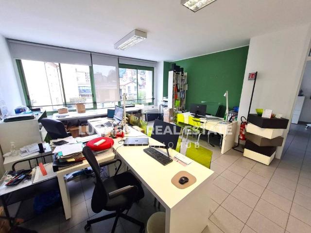 Locale Commerciale in vendita a Olzino, Cernobbio