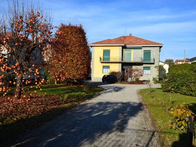 Locale Commerciale in vendita a Cernusco Lombardone, Lombardia