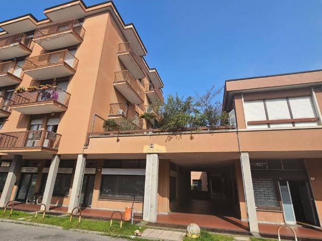 Locale Commerciale in vendita a Ronco, Cernusco Sul Naviglio