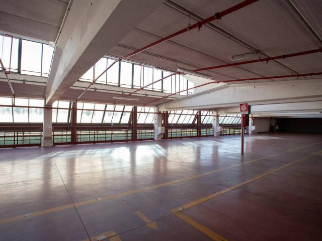 Locale Commerciale in vendita a Ronco, Cernusco Sul Naviglio