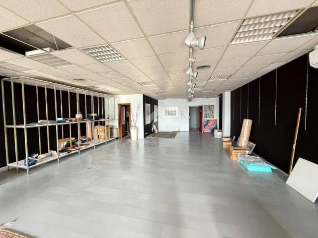Locale Commerciale in vendita a Cernusco Sul Naviglio, Lombardia