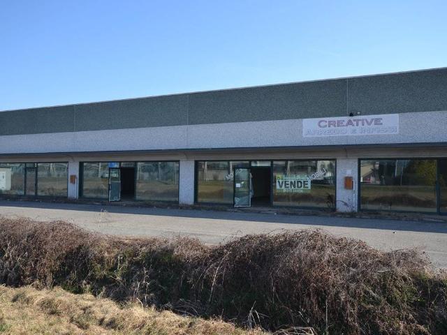 Locale Commerciale in vendita a Piemonte, Biella