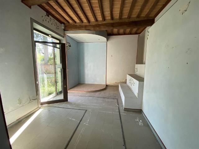 Locale Commerciale in vendita a Unione dei Comuni Circondario dell'Empolese Valdelsa, Lucardo