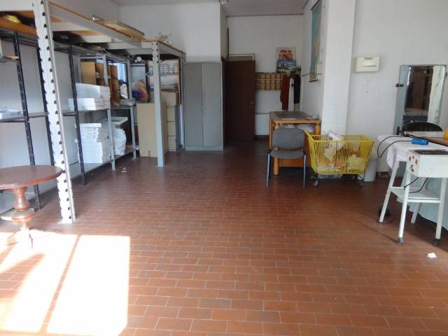 Locale Commerciale in vendita a Unione dei Comuni Circondario dell'Empolese Valdelsa, Lucardo