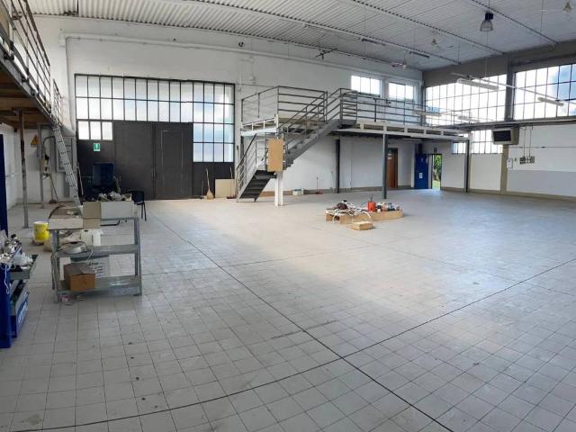 Locale Commerciale in vendita a Unione dei Comuni Circondario dell'Empolese Valdelsa, Lucardo