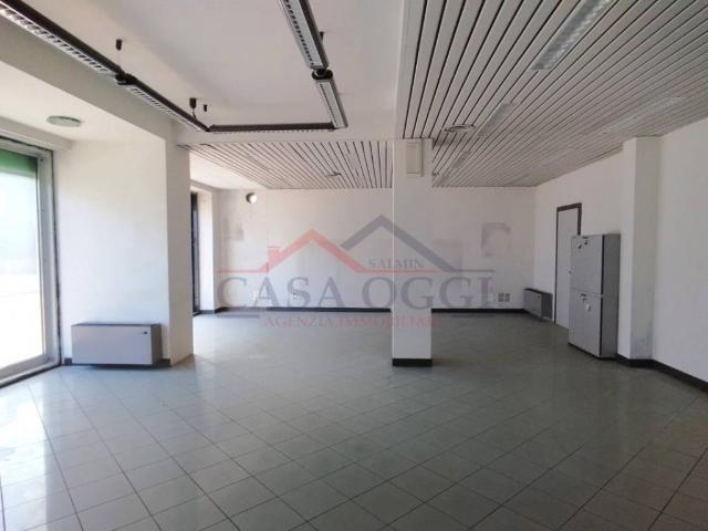 Locale Commerciale in vendita a Cervarese Santa Croce, Veneto