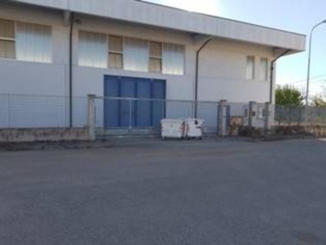 Locale Commerciale in vendita a Piemonte, Cuneo