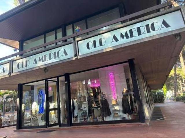 Locale Commerciale in vendita a Milano Marittima, Cervia