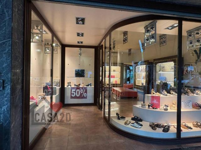 Locale Commerciale in vendita a Milano Marittima, Cervia