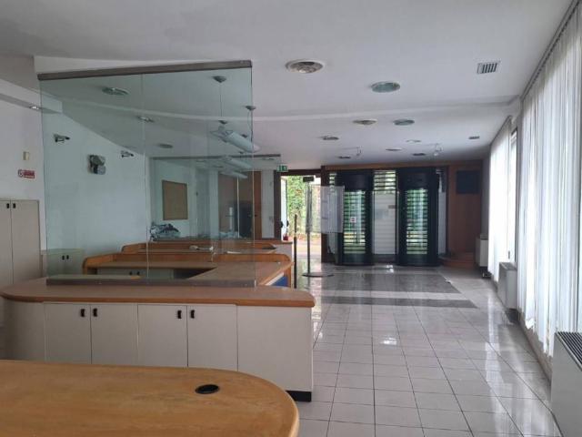 Locale Commerciale in vendita a Milano Marittima, Cervia